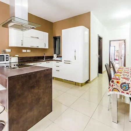 Cosy 2 Bedroom Maisonette * San Ġiljan