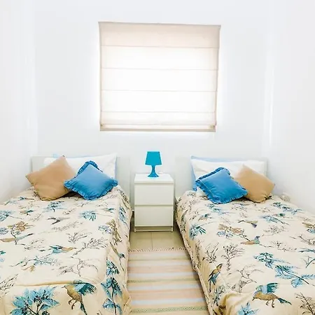 Cosy 2 Bedroom Maisonette