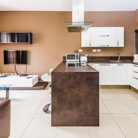 Cosy 2 Bedroom Maisonette Holiday home *
