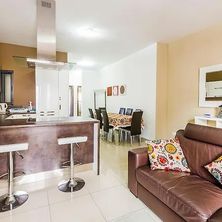 Cosy 2 Bedroom Maisonette 펜션 *